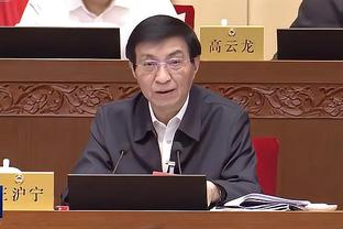 央视记者：国足战新加坡首发后腰大概率是王上源，前腰是谢鹏飞